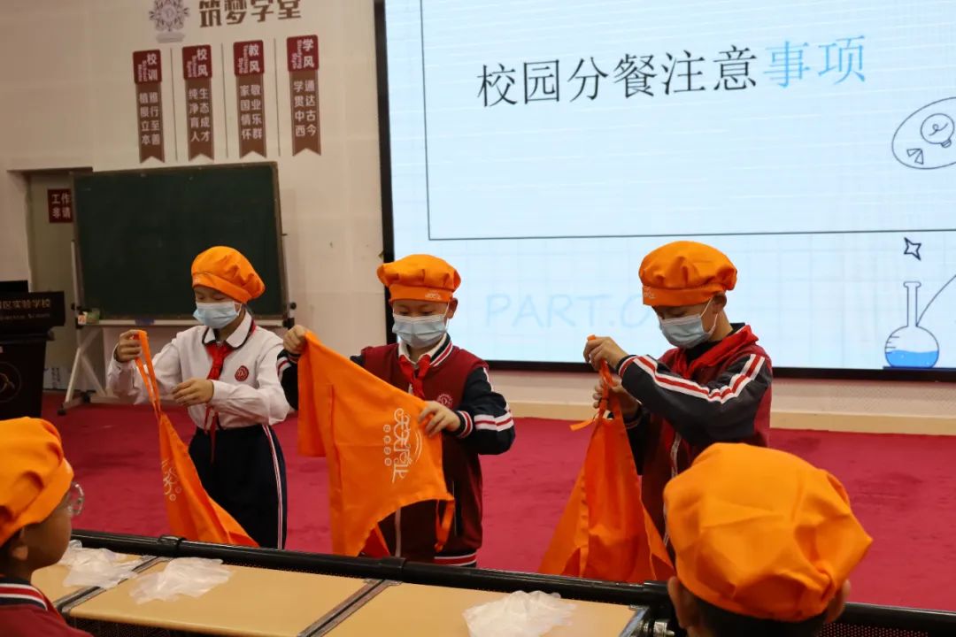 【分餐禮儀培訓(xùn)】“民以食為天，食以禮為上”主題的校園分餐禮儀的培訓(xùn)活動(dòng)(圖5)